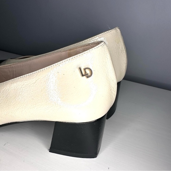 LODI - Made in Spain Leather Ivory & Black Pumps Size 37 / 6 US like new - Picture 6 of 10